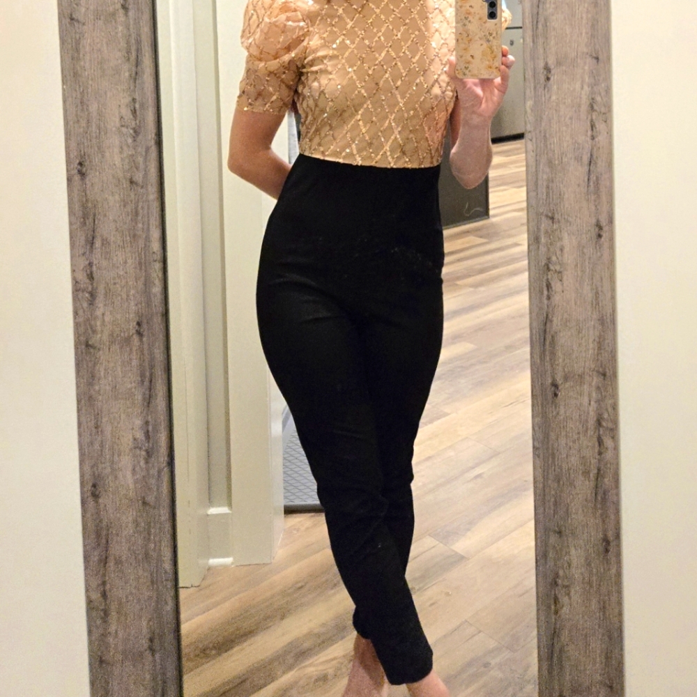 Puffy sleeve jumpsuit. Size small/size 4